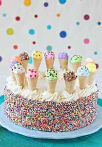 Những ý tưởng bánh kem ấn tượng cho tiệc sinh nhật tại nhà