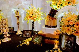 Top 3 xu hướng trang trí bàn cưới Gallery đậm ấn tượng với tone màu vàng